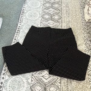 Chico’s Sleek Dot Laureen Slim Capri Crop Stretch Pants Size 1.5.  NWT
